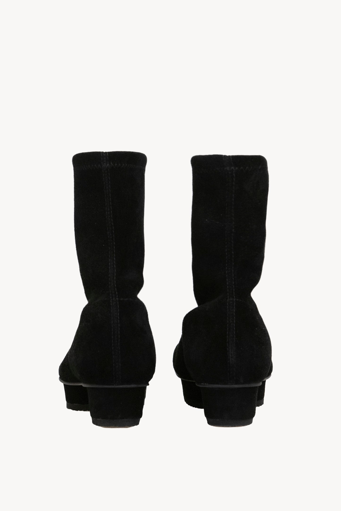 Nuna, botin de ante negro