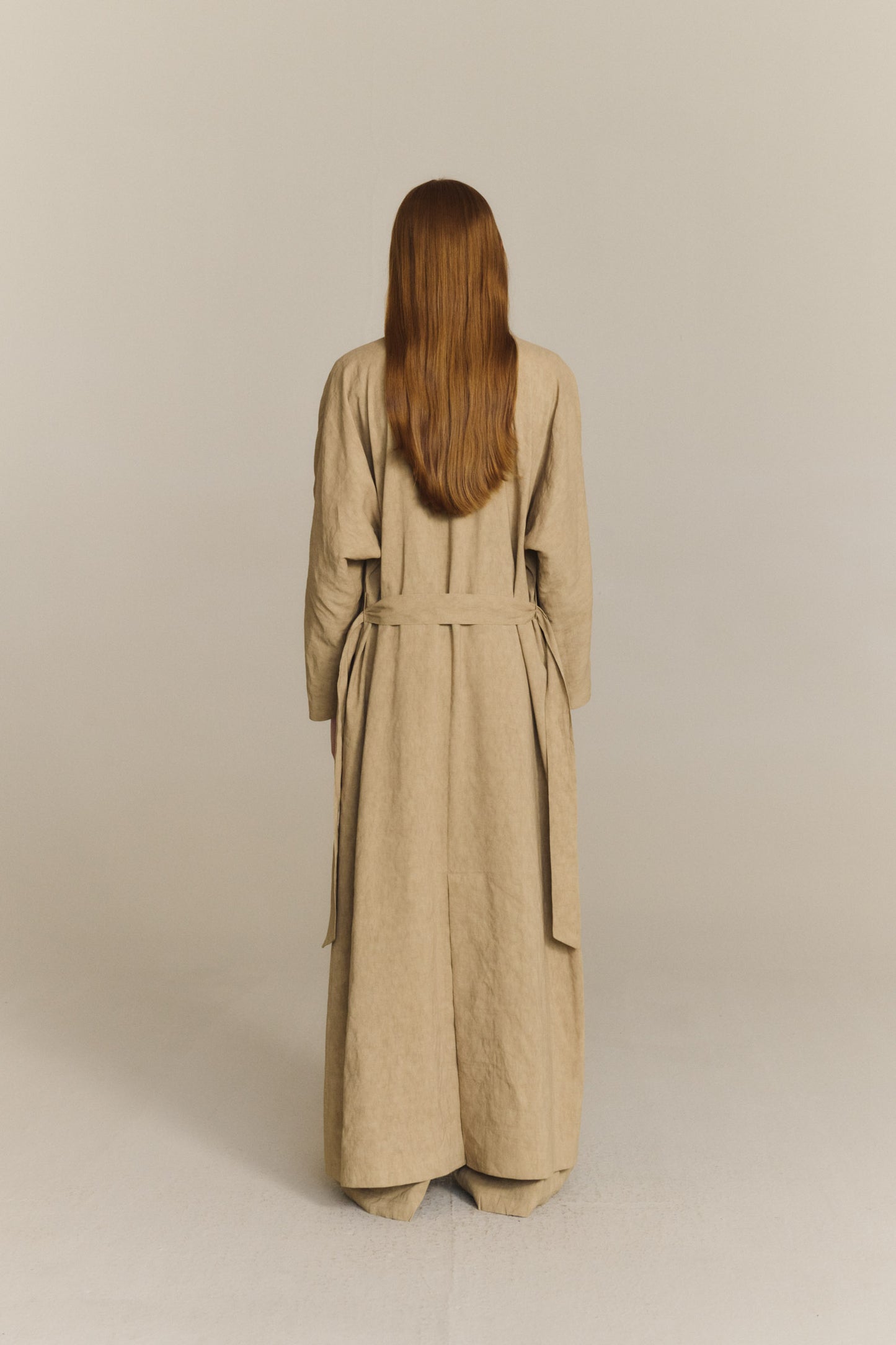 Odel, gabardina de lino y cupro beige oscuro