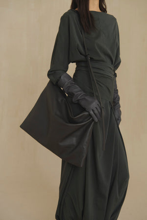 Jin, grey leather gloves