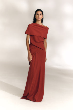 Onara, vestido largo de seda stretch rojo carmin