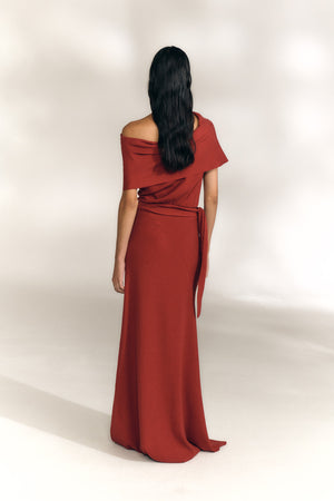Onara, vestido largo de seda stretch rojo carmin