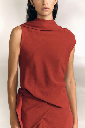 Onara, vestido largo de seda stretch rojo carmin