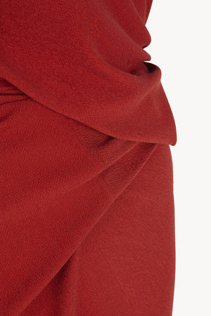 Onara, vestido largo de seda stretch rojo carmin