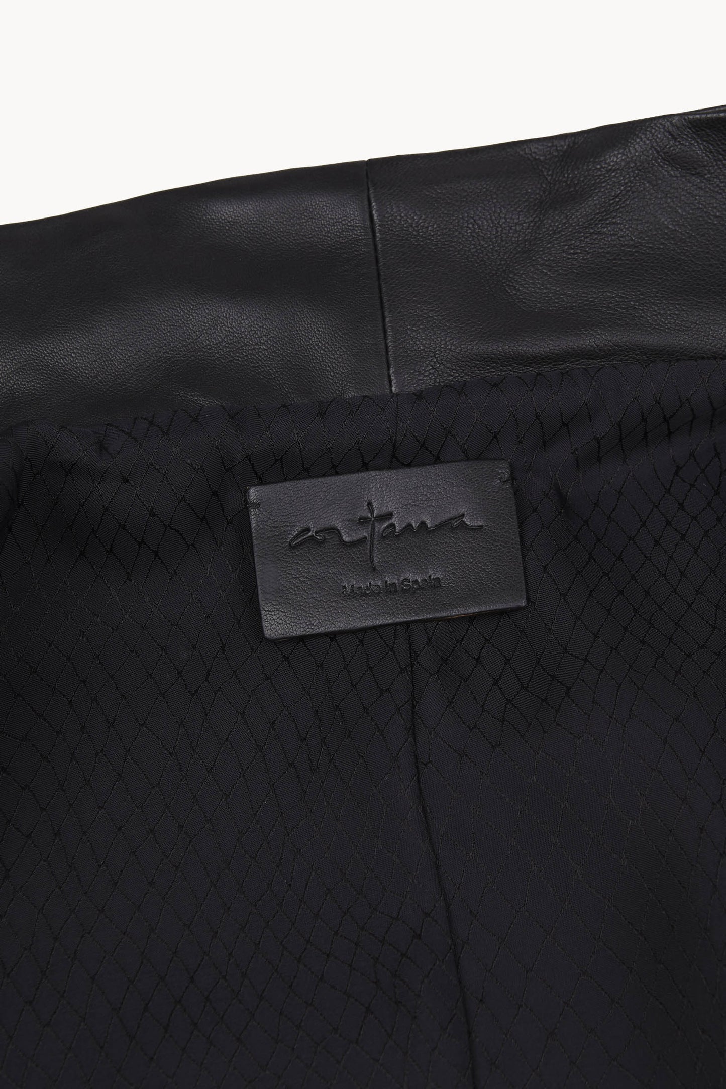 Opalo, chaqueta kimono de piel negra