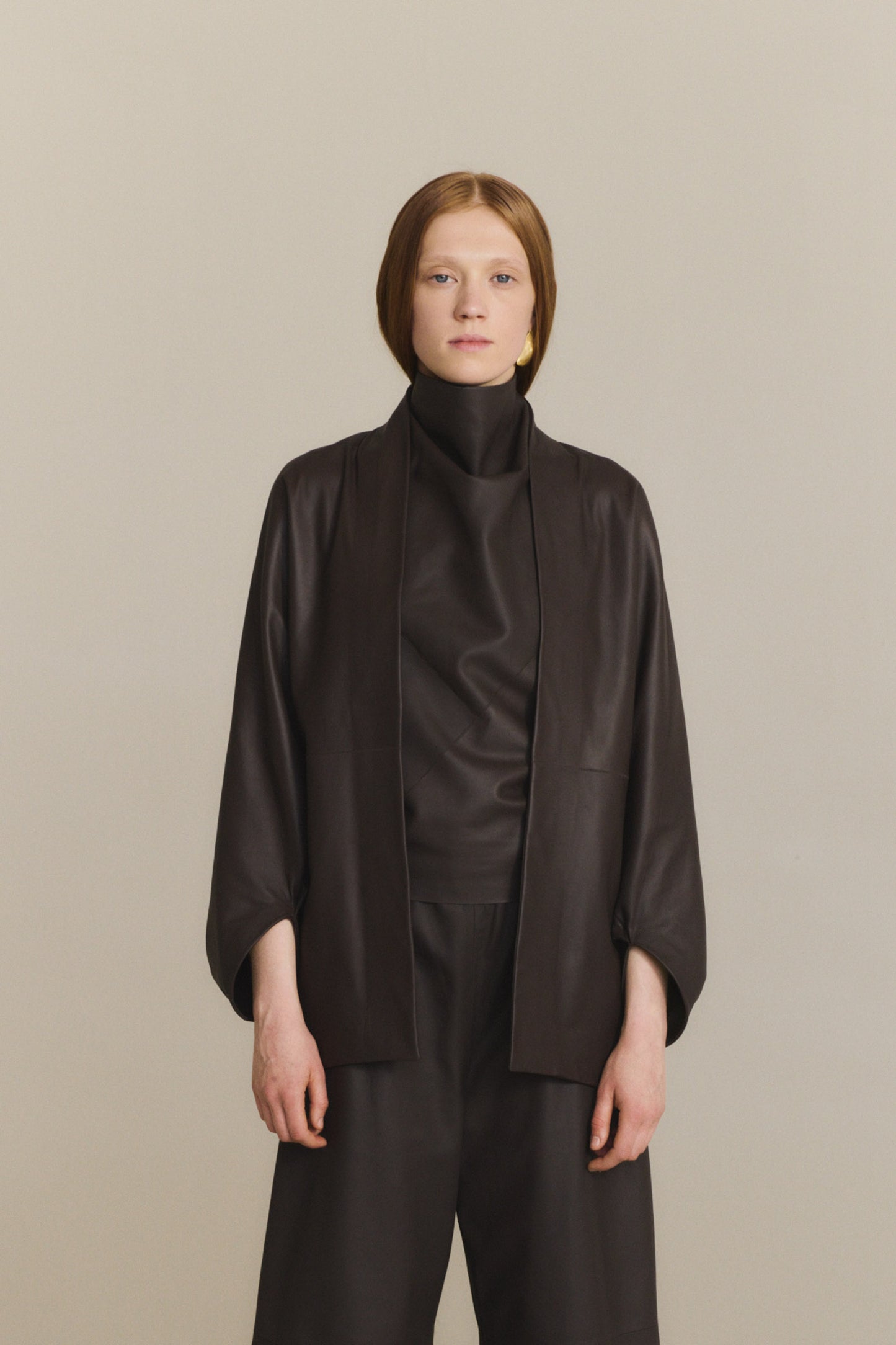 Opalo, chaqueta kimono de piel marron oscuro