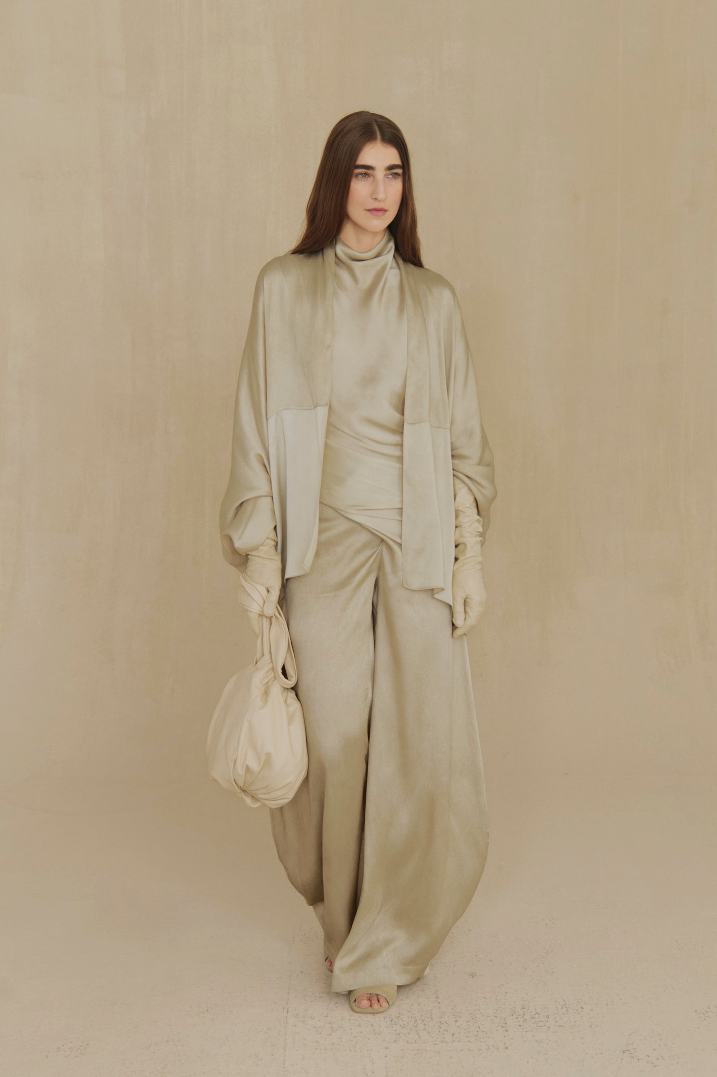 Sack M, sand medium leather bag