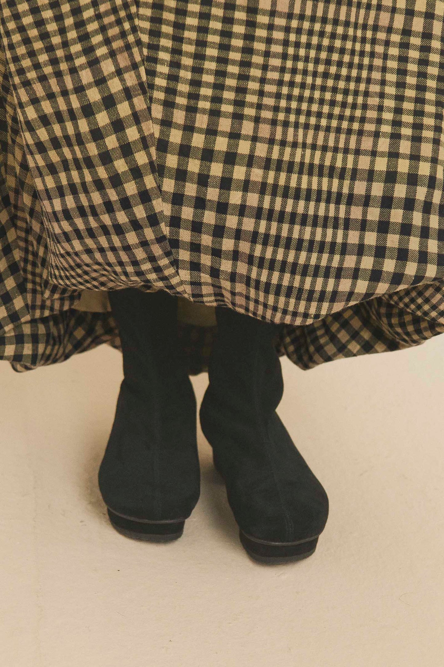 Nuna, botin de ante negro