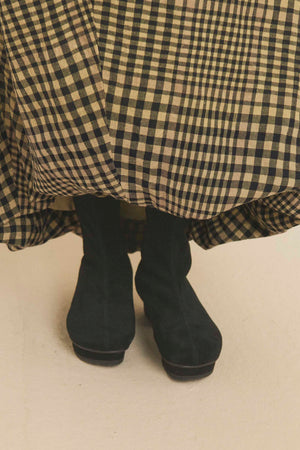Nuna, botin de ante negro