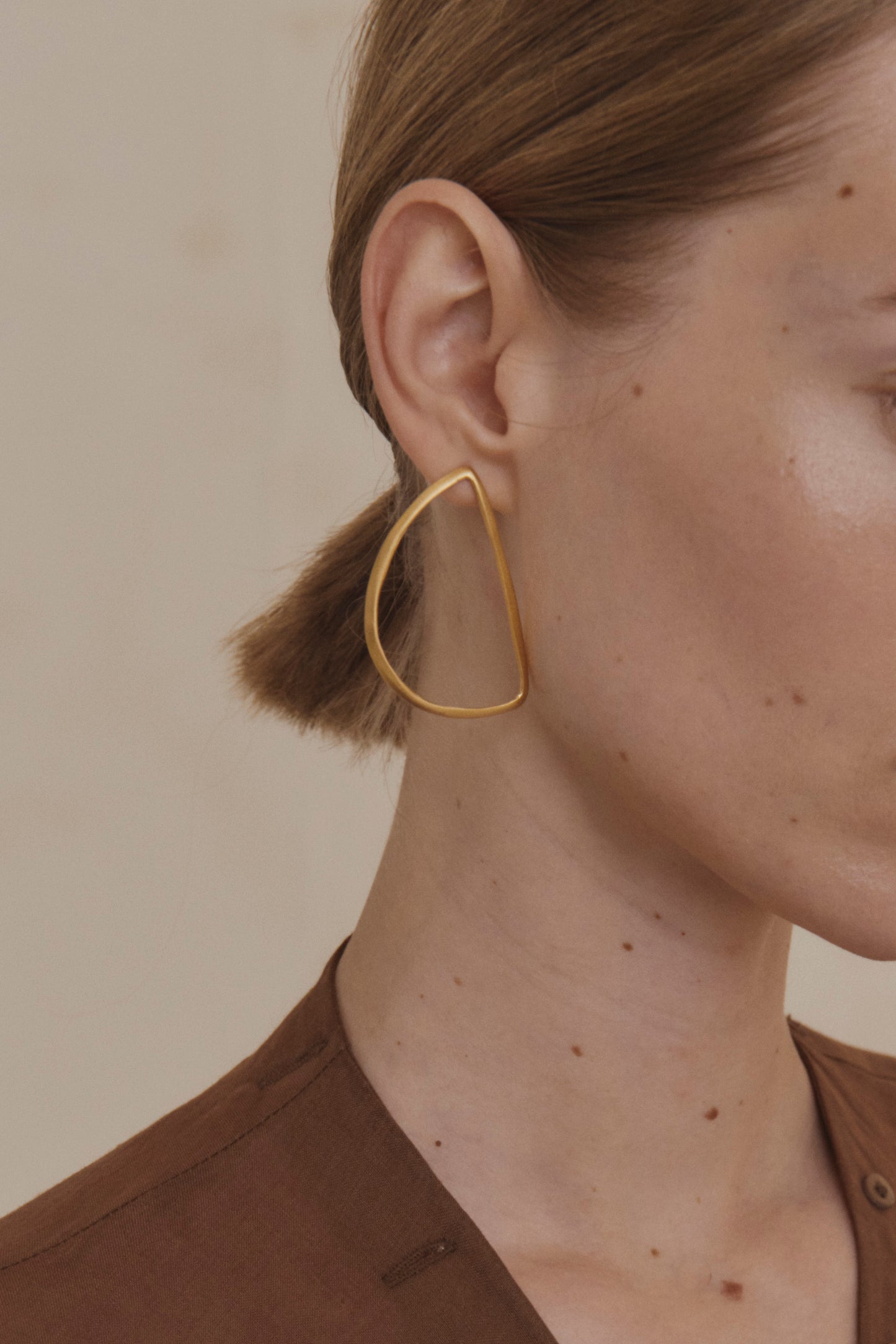 Maa right, single gold earring