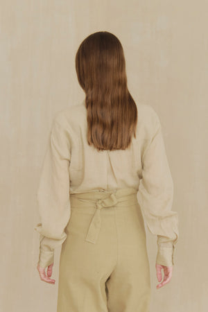 After, pantalon beige de lana virgen y lino