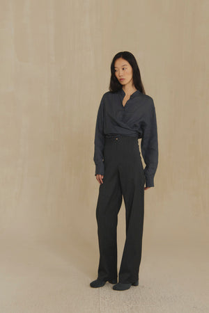 Devenir, pantalon a rayas jacquard azul y gris