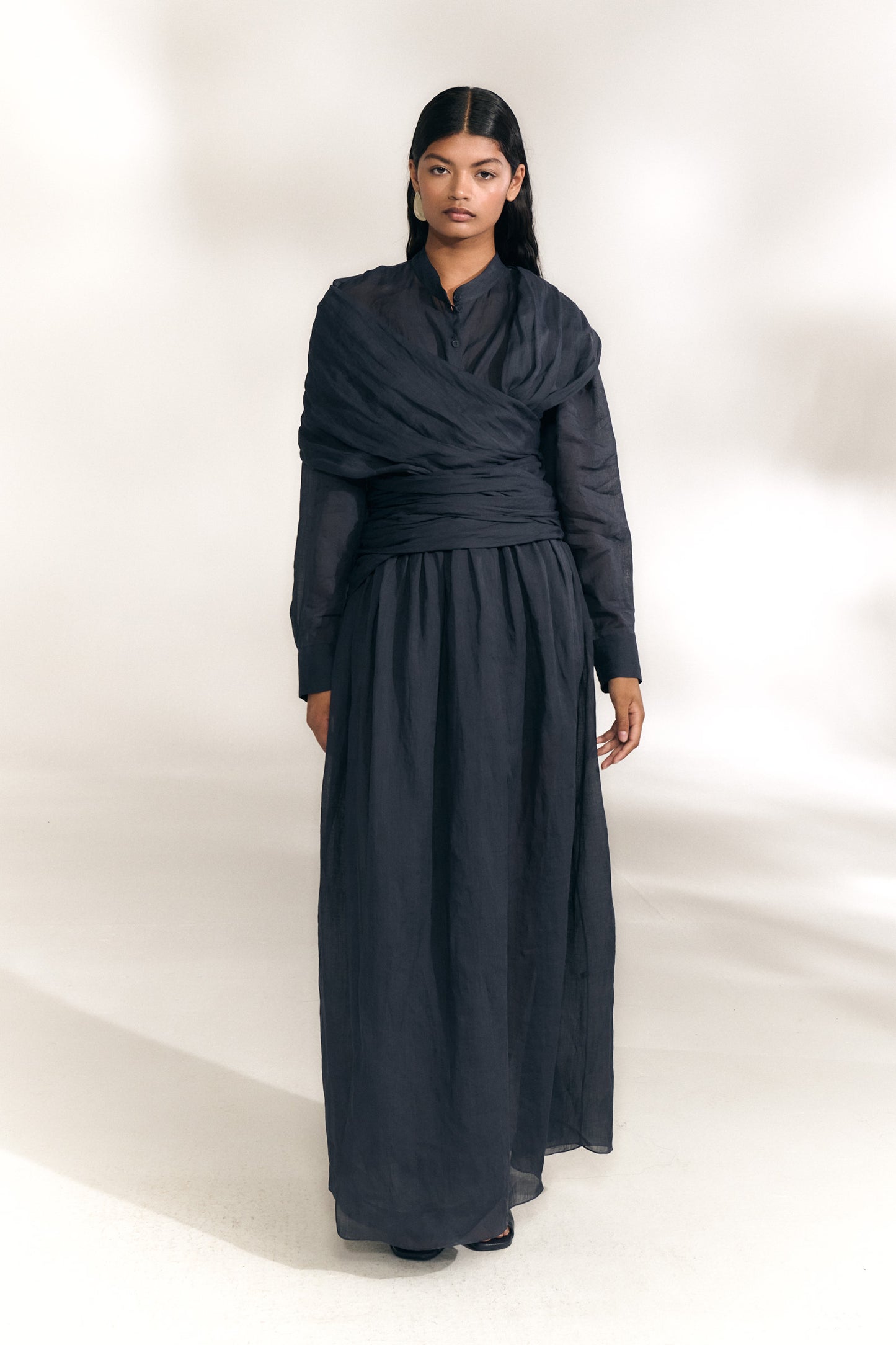 Mar, vestido cruzado de ramio azul marino