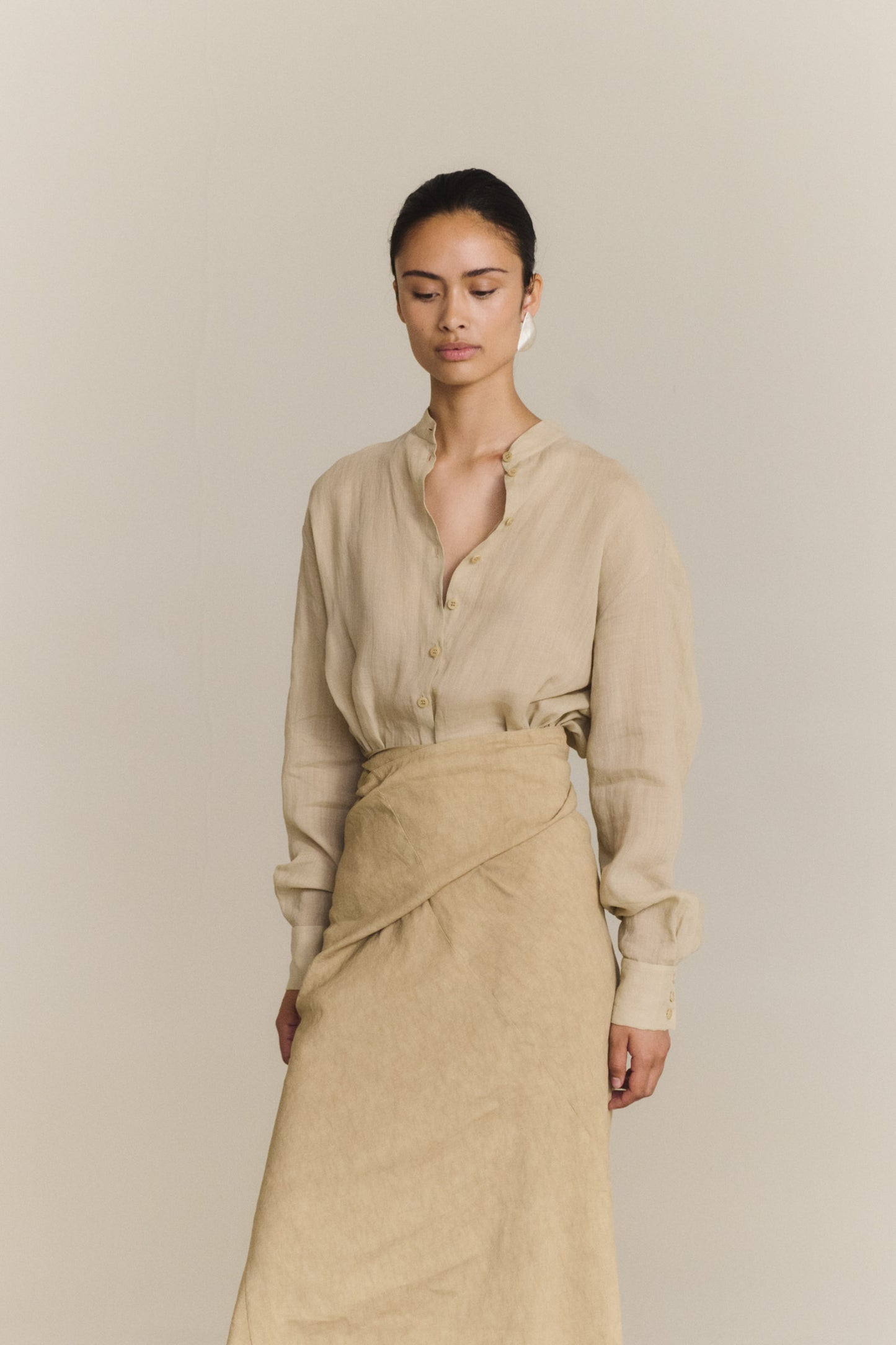 Odel, falda larga de lino y cupro beige oscuro