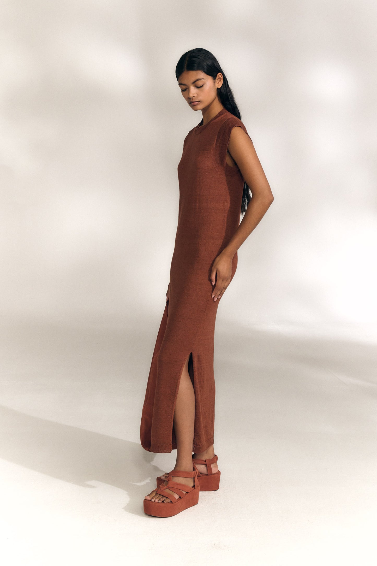 Rinen, vestido de punto de lino arcilla oscuro