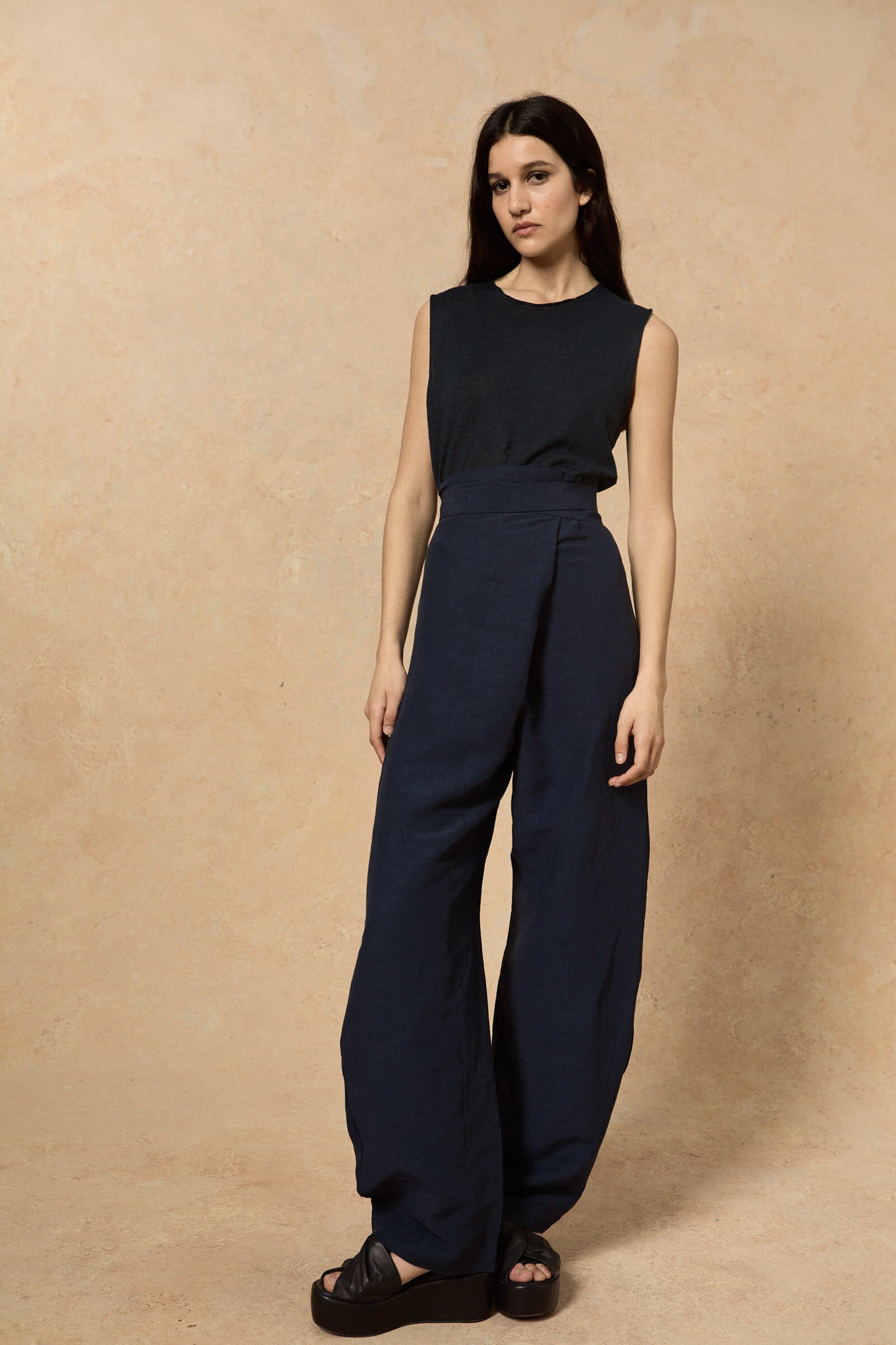 Arco, deep blue linen and cupro pants