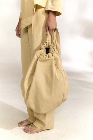 Sack L, sand large leather bag