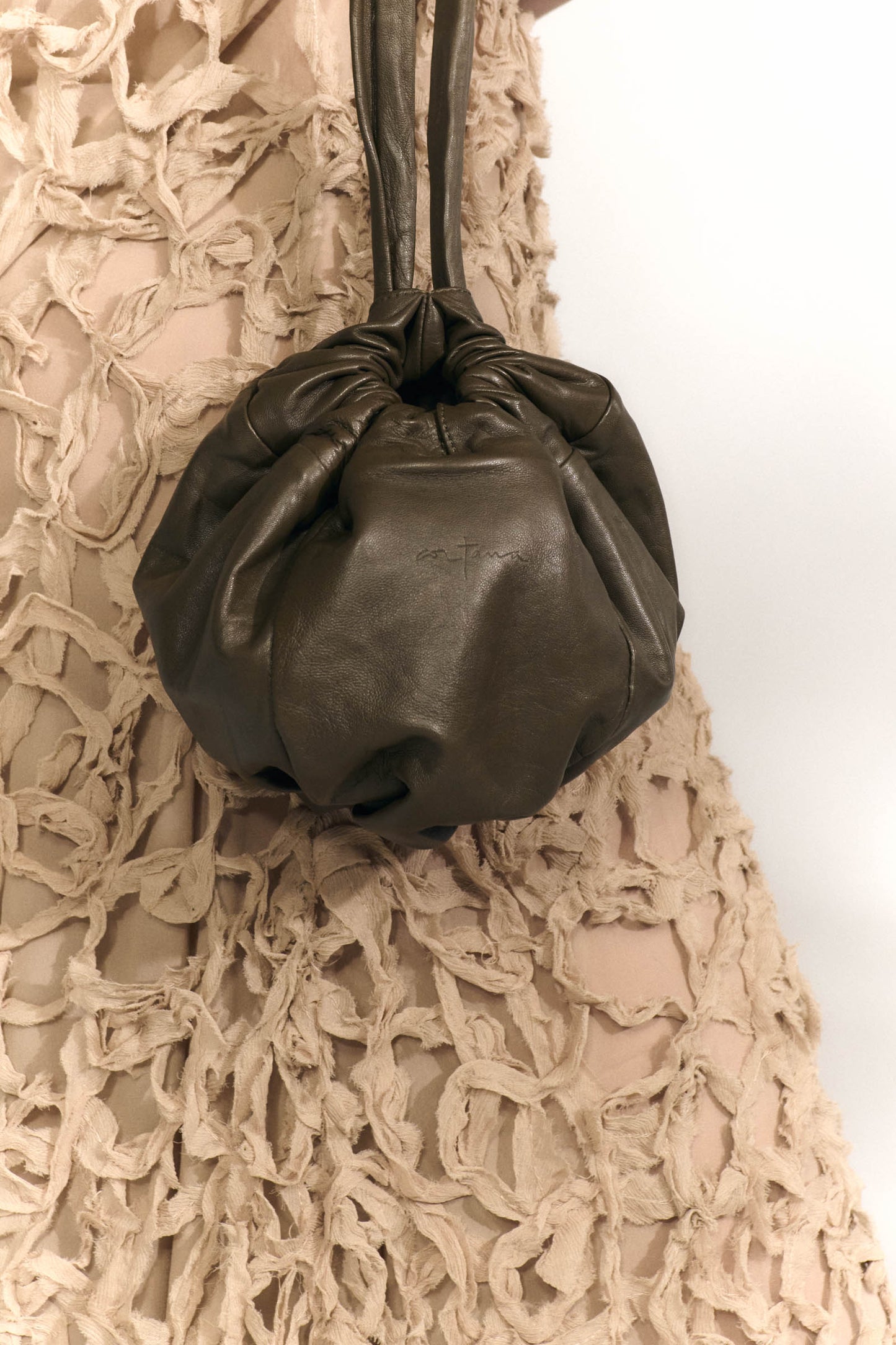 Sack S, bolso pequeño de cuero kaki