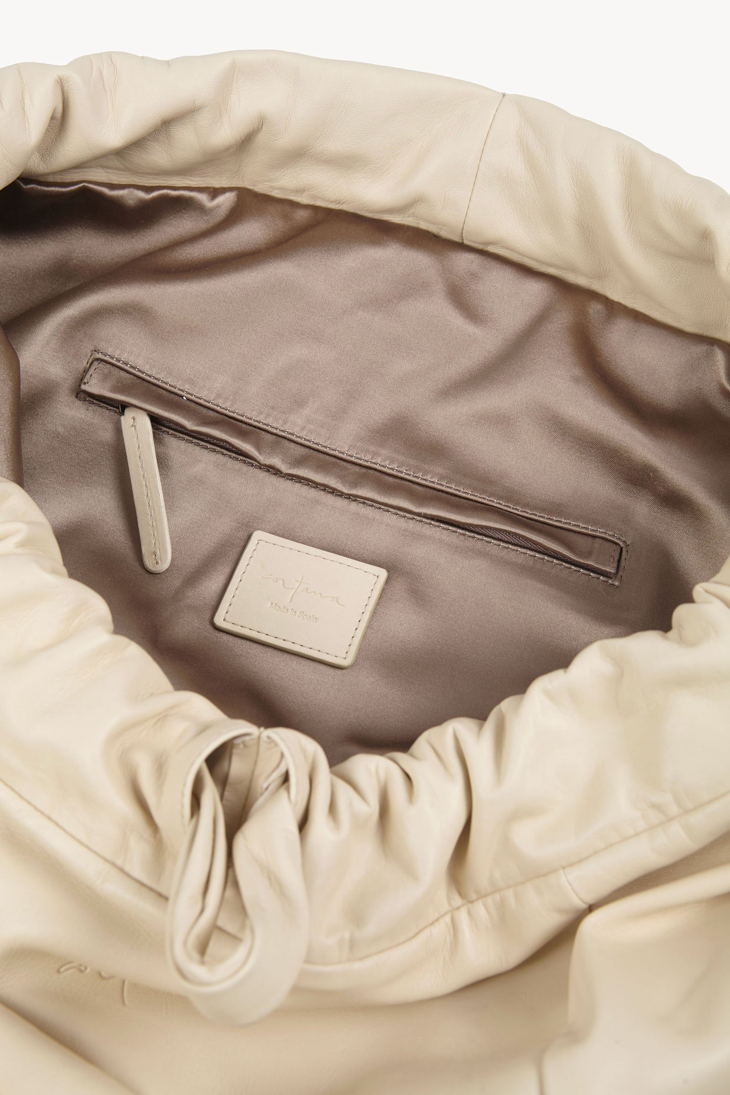 Sack L, sand large leather bag