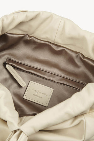 Sack M, bolso mediano de cuero arena