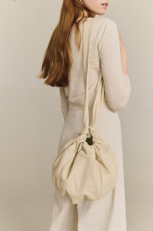 Sack M, sand medium leather bag