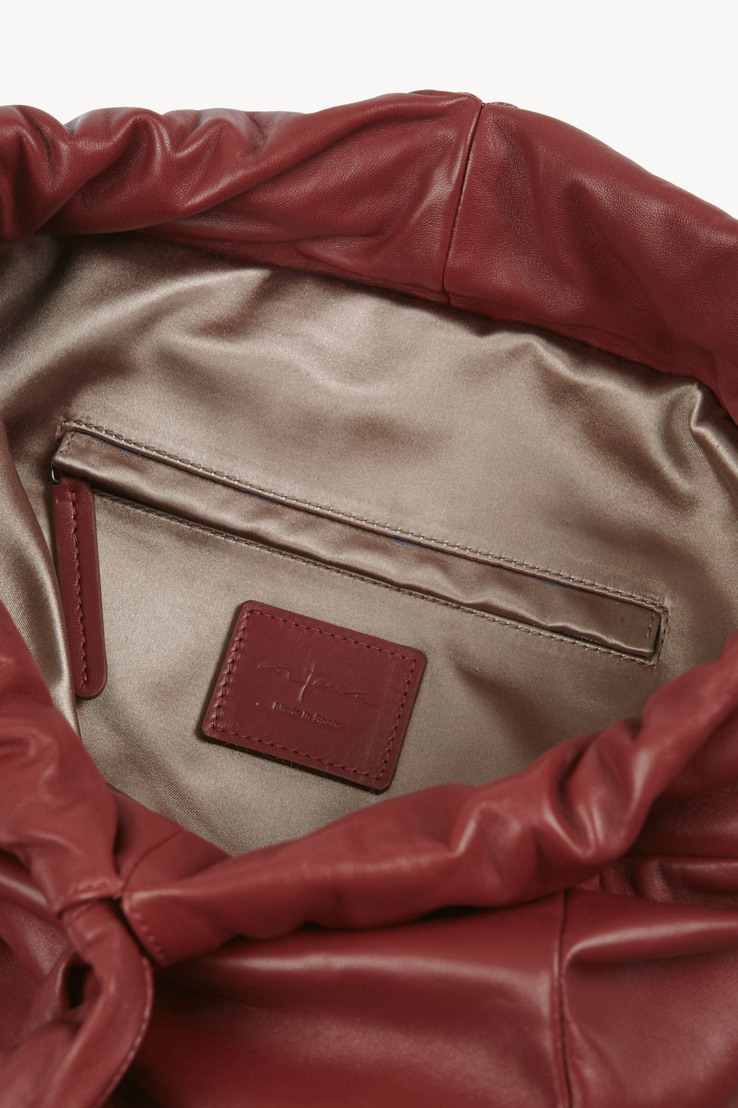 Sack M, lava red medium leather bag