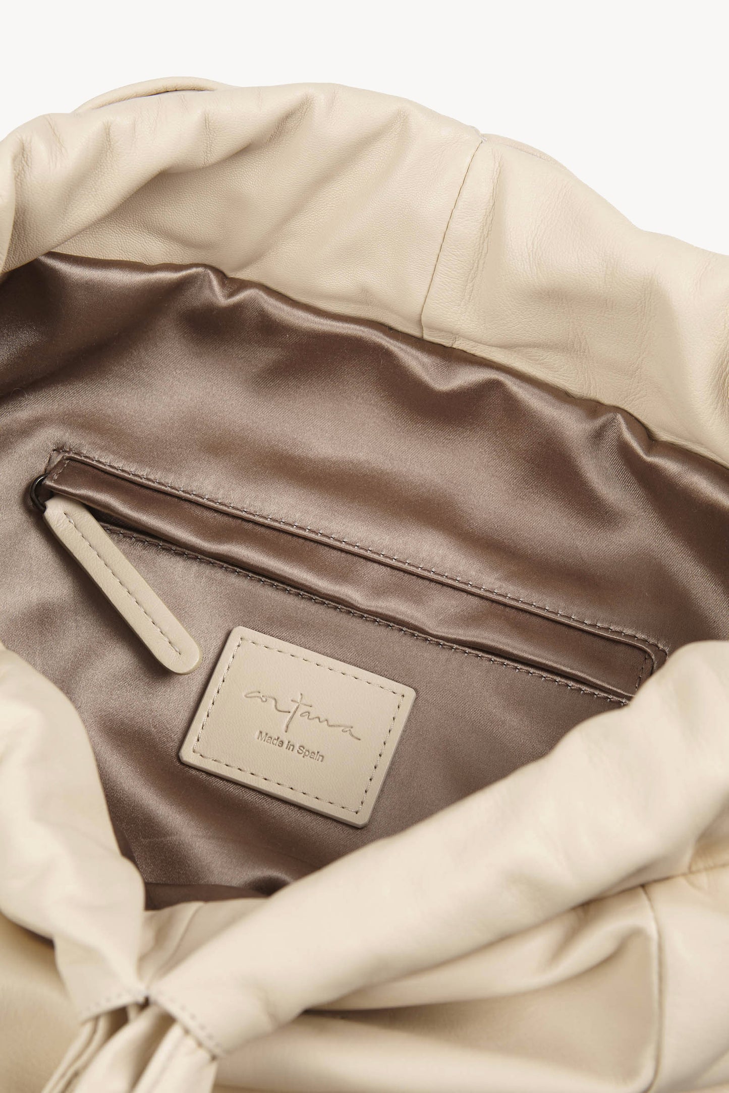 Sack M, sand medium leather bag