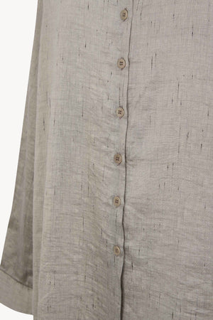 Sal, camisa oversize de lino de rayas gris plata