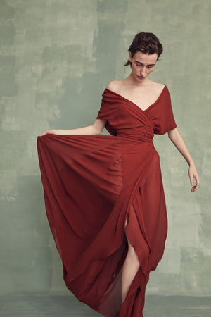 Saona, vestido en seda rojo coral