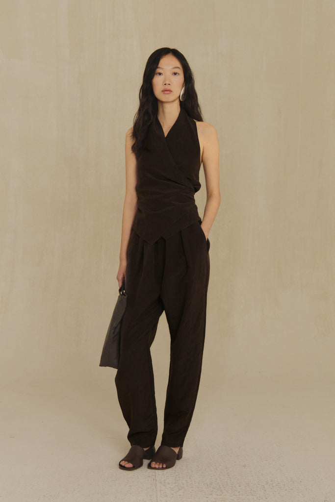 Amar, pantalon moka de lino y seda