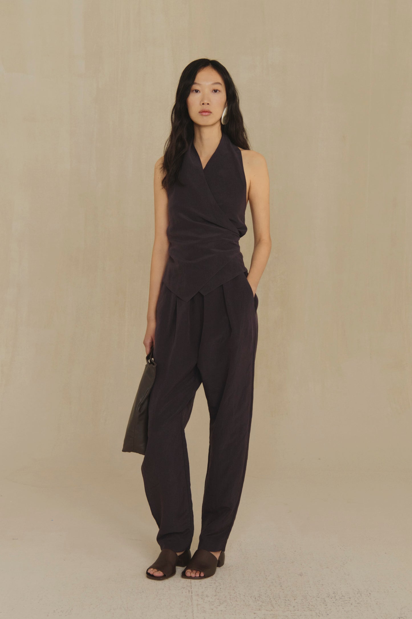 Amar, pantalon moka de lino y seda