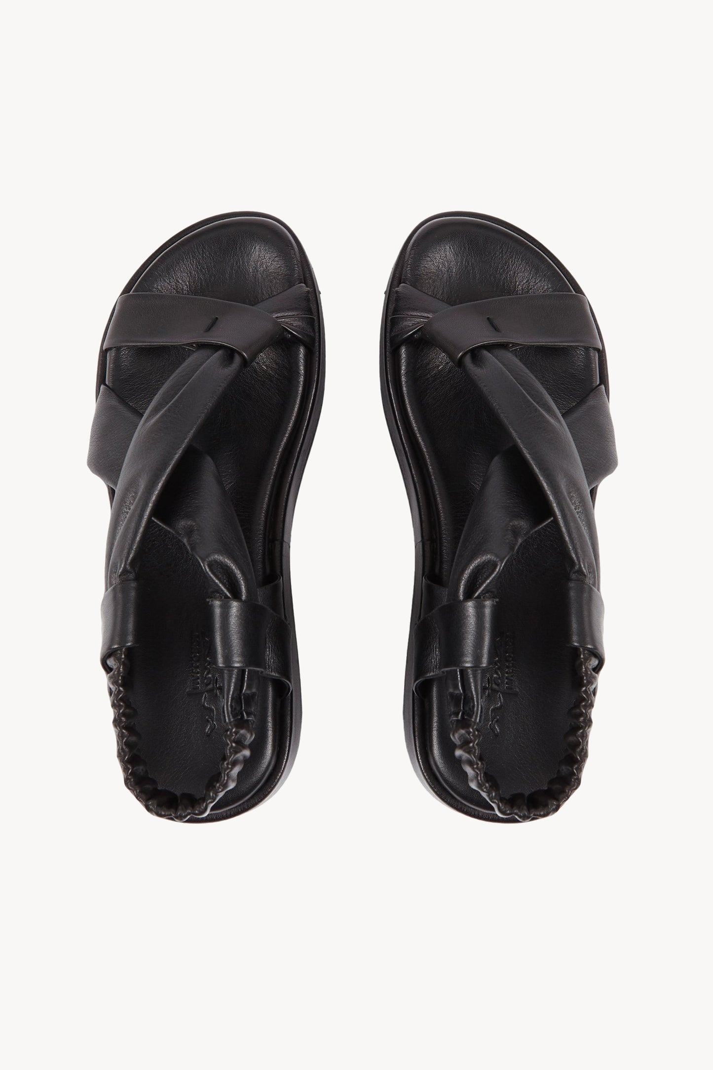 Suro, sandalia en cuero negro