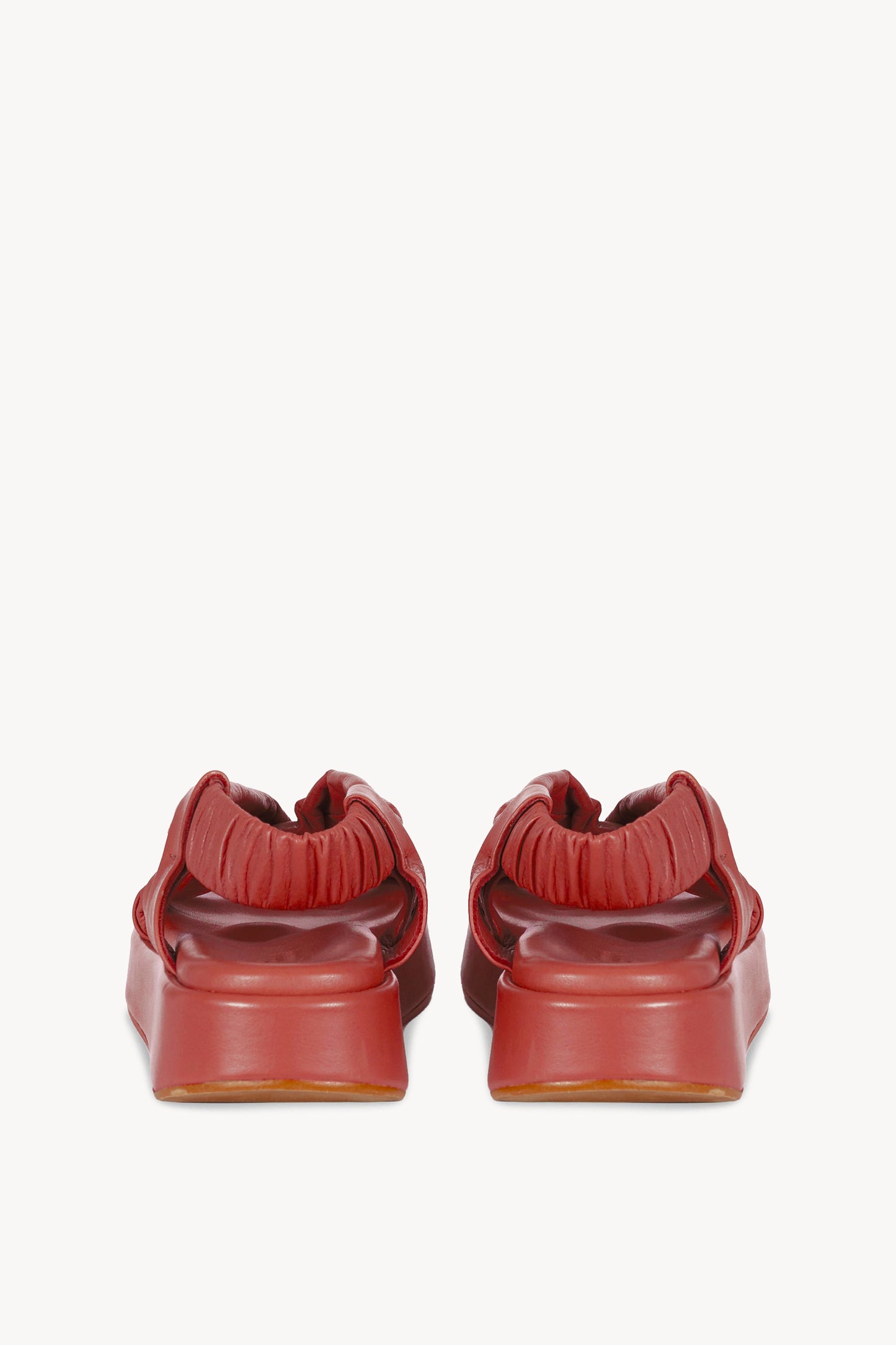 Suro, sandalia plana en arcilla