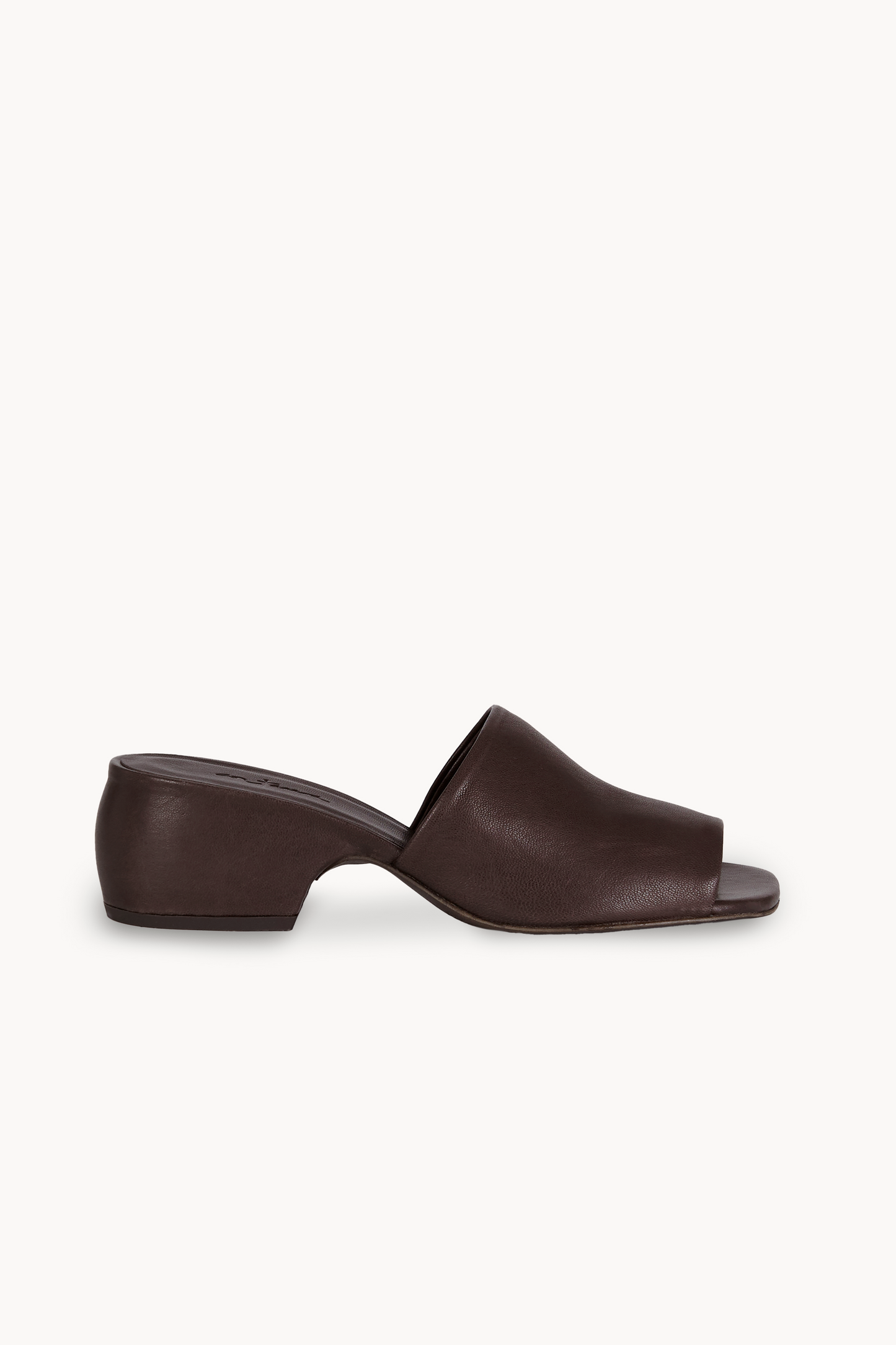 Thea, mules de piel marron noche