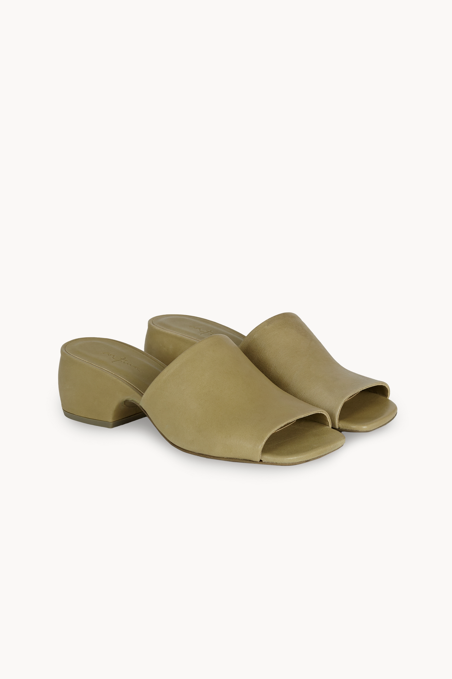 Thea, mules de piel verde oliva