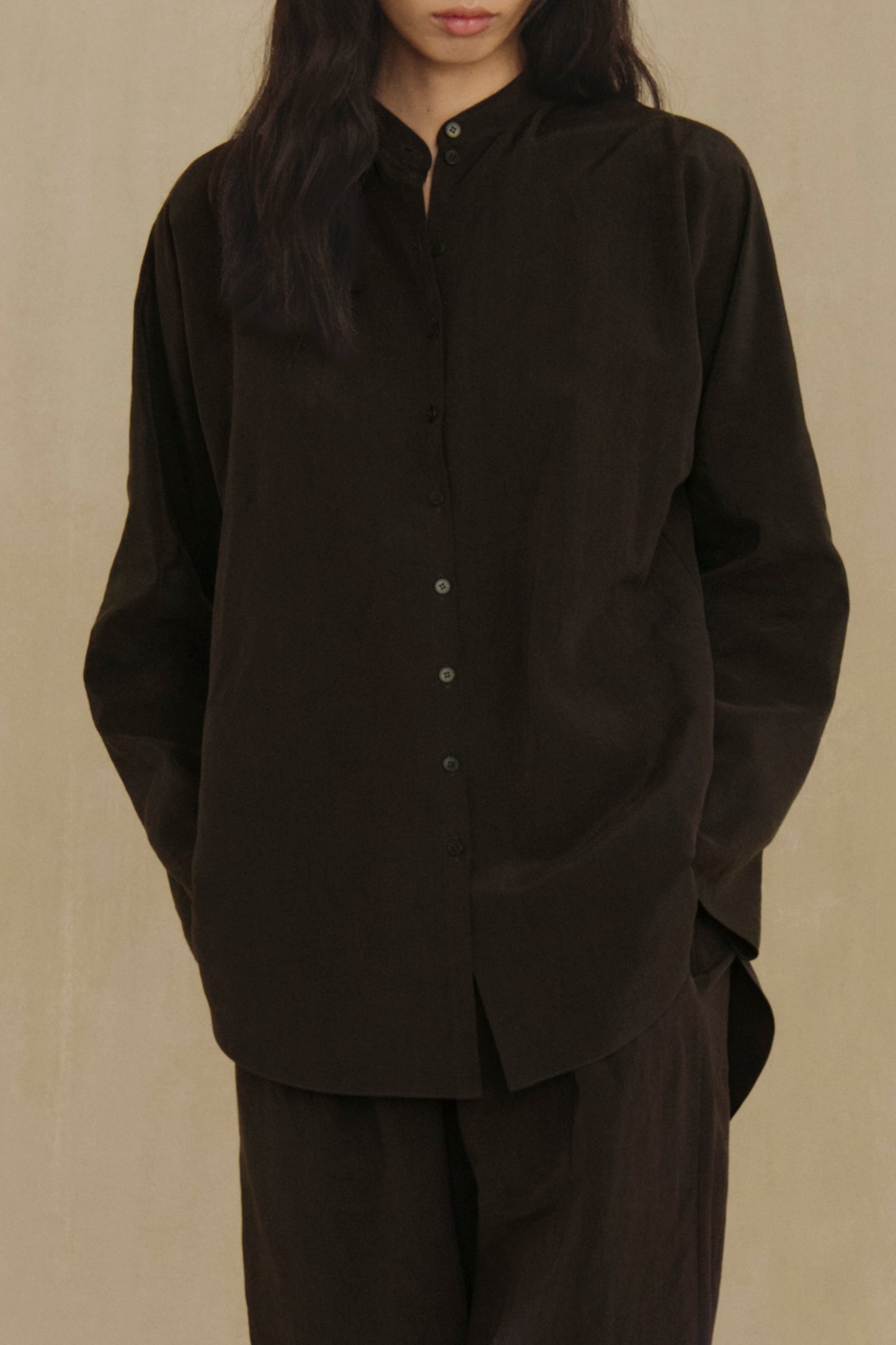 Tilo, camisa de lino y seda moka
