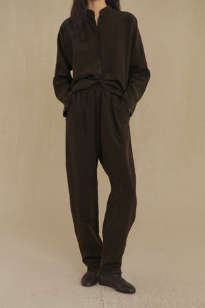 Amar, pantalon moka de lino y seda