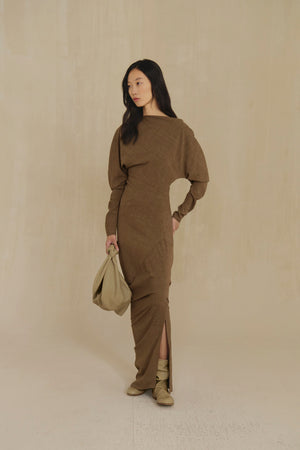 Timeless, vestido de lana virgen y seda marron claro