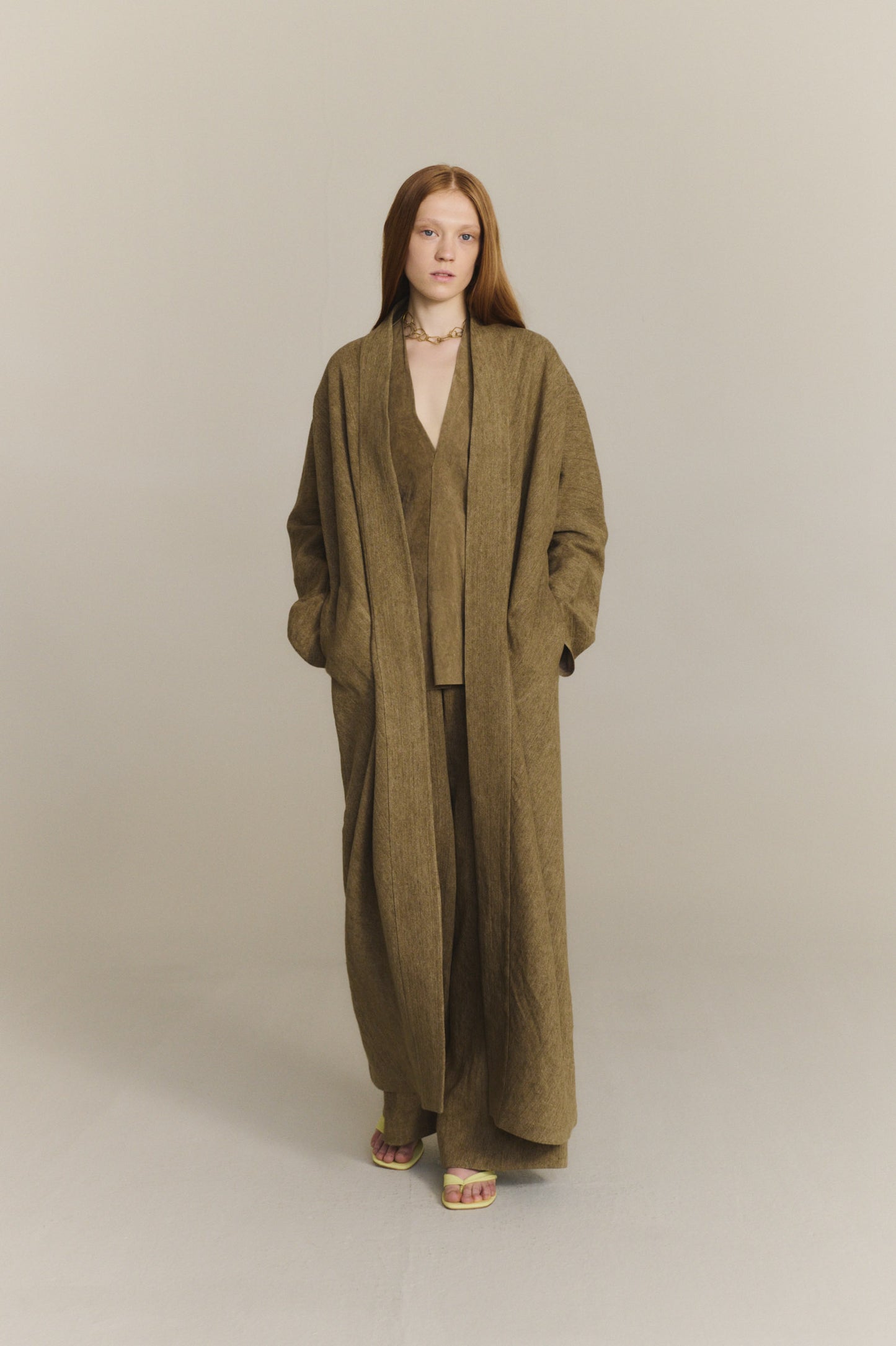 Tourmaline, abrigo de lino jacquard kaki tostado