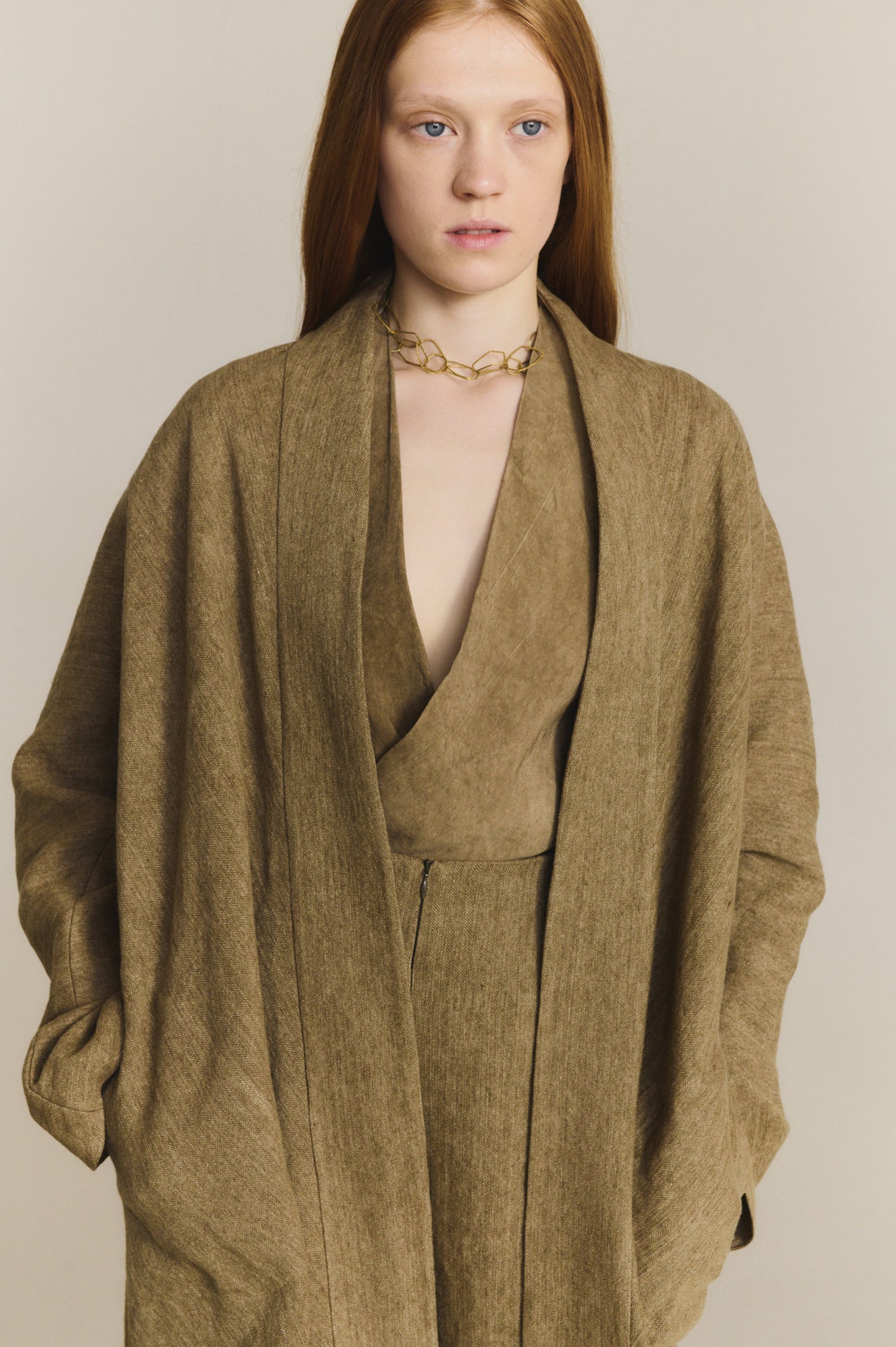 Tourmaline, abrigo de lino jacquard kaki tostado