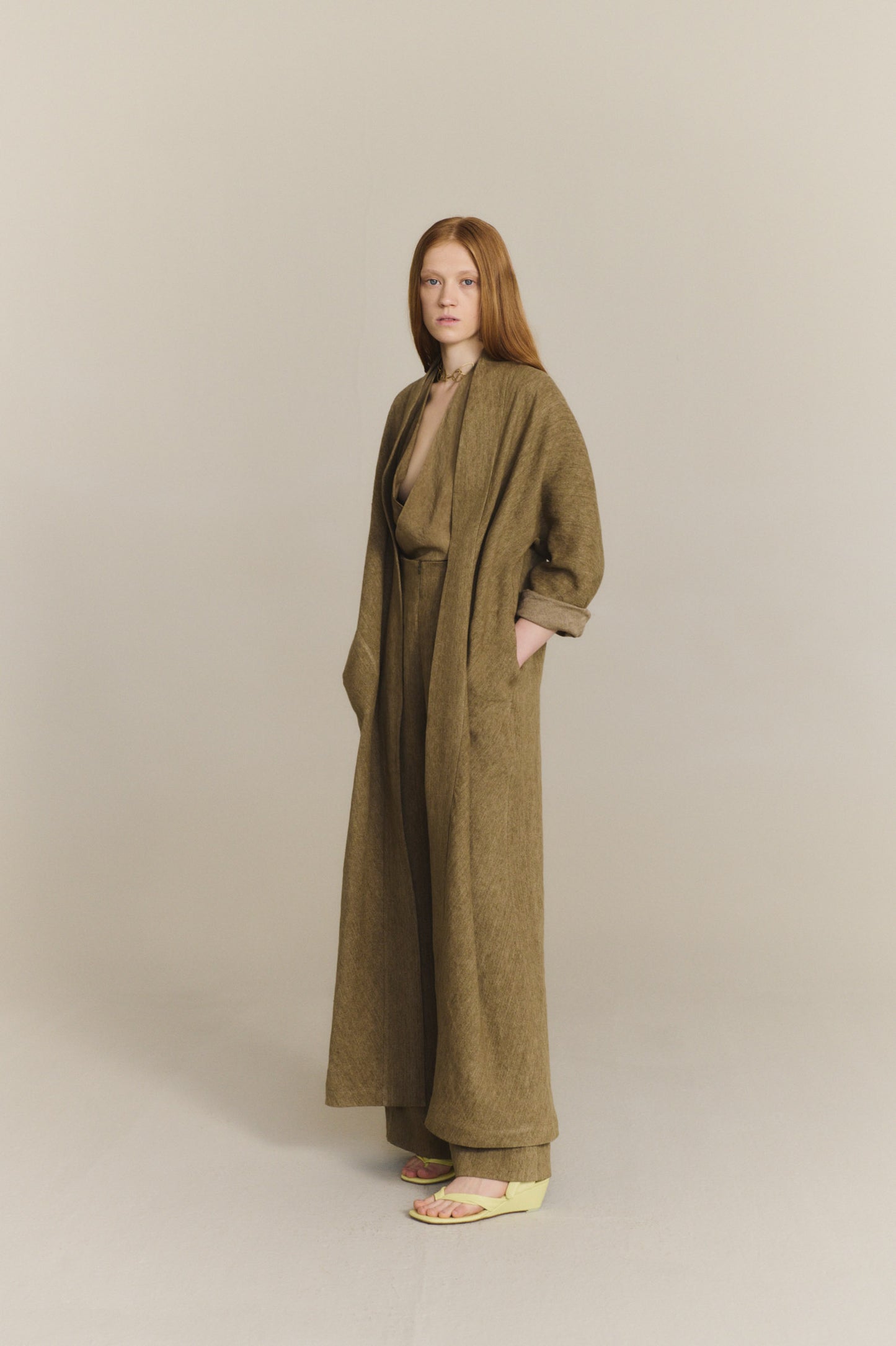 Tourmaline, abrigo de lino jacquard kaki tostado