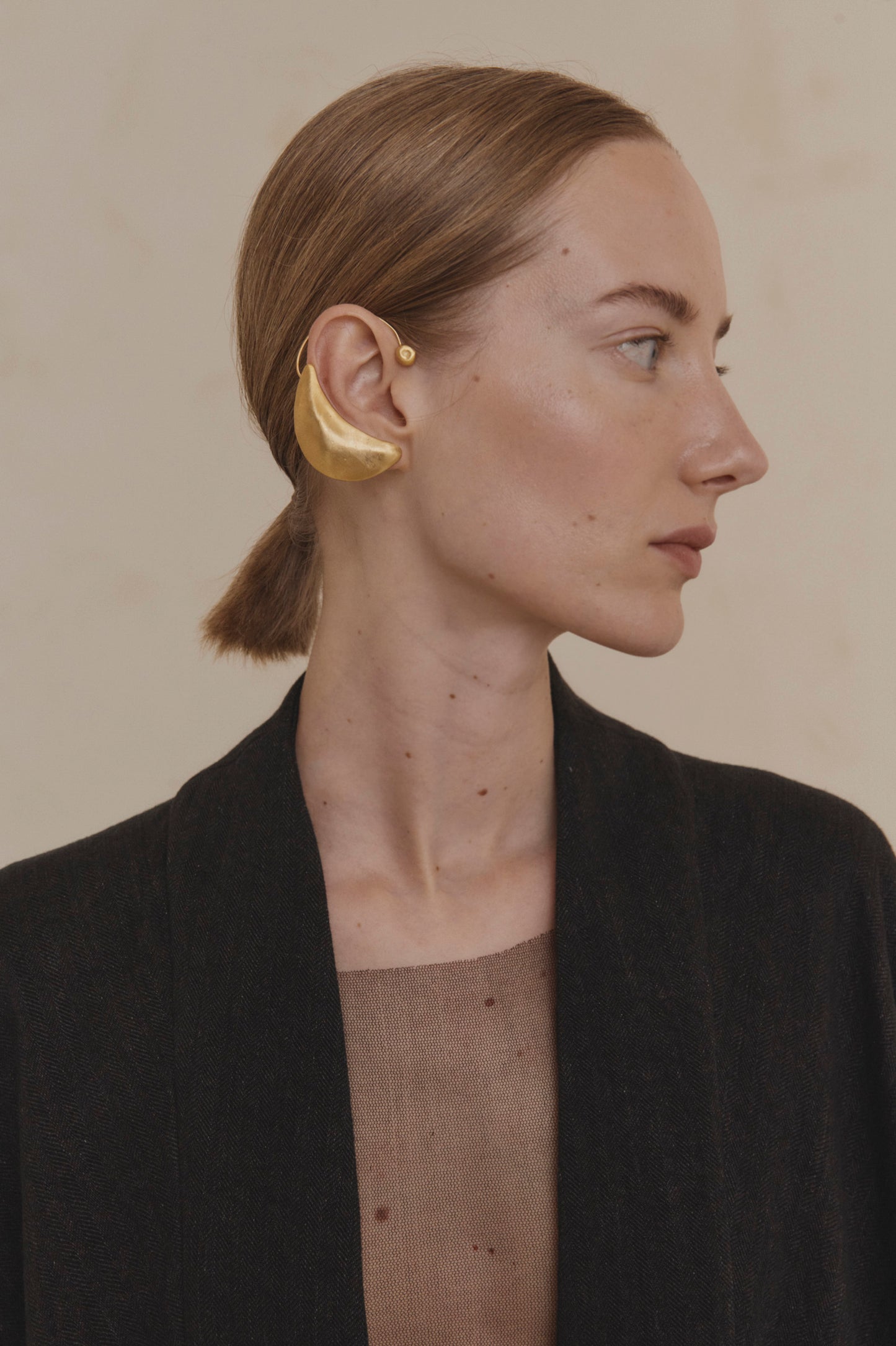 Leuksna, golden earcuff