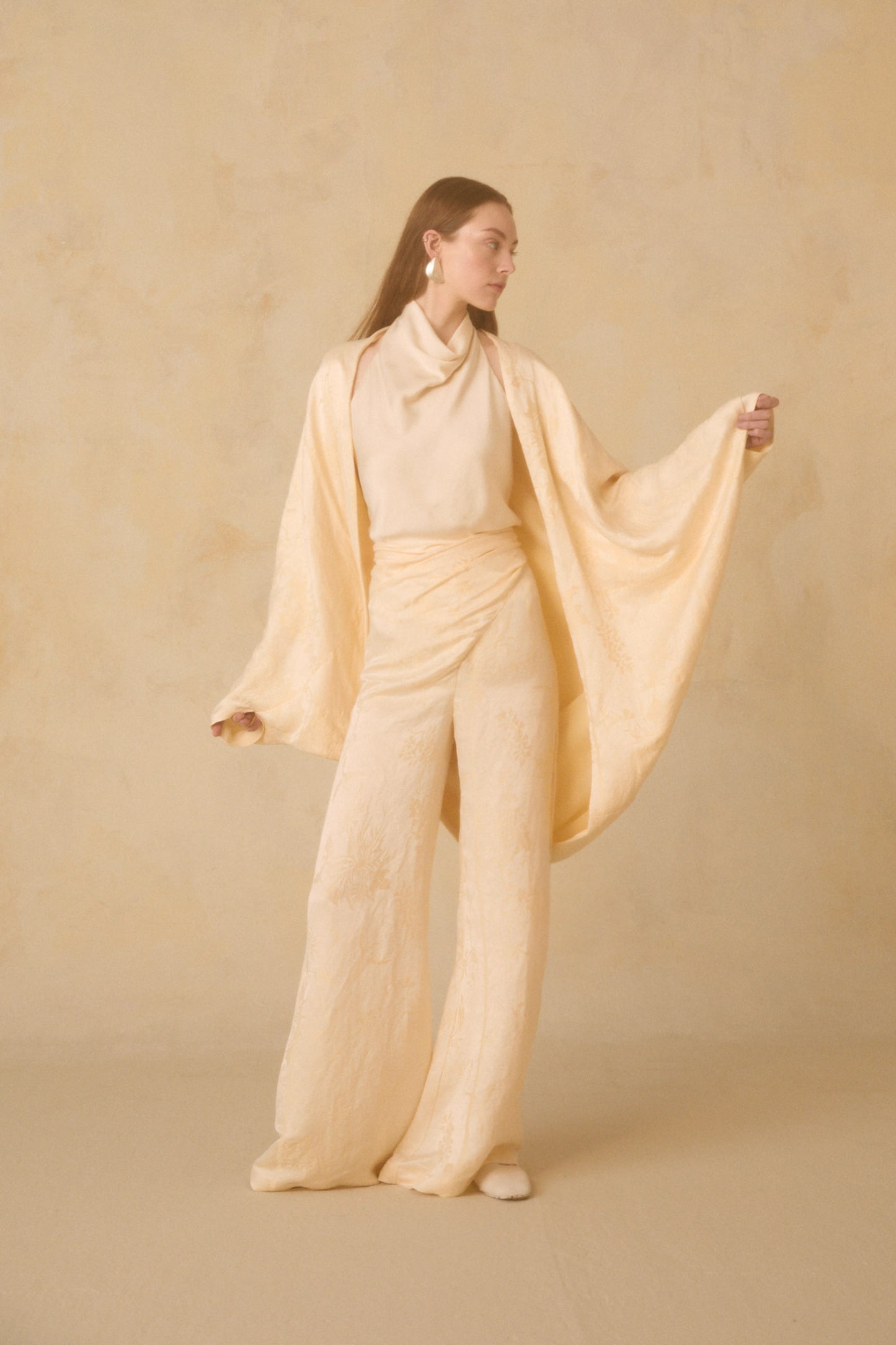 Chaqueta y pantalon Nara, top Tulip