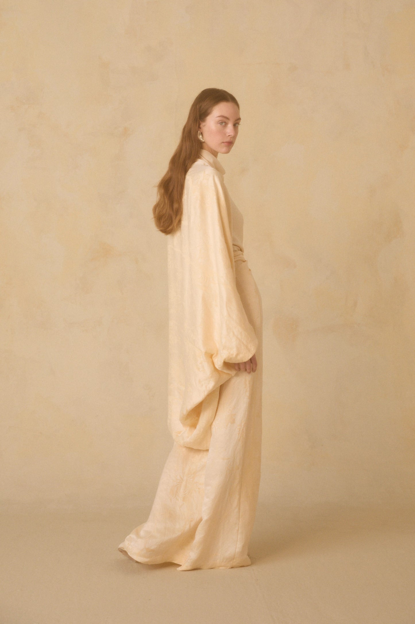 Chaqueta y pantalon Nara, top Tulip