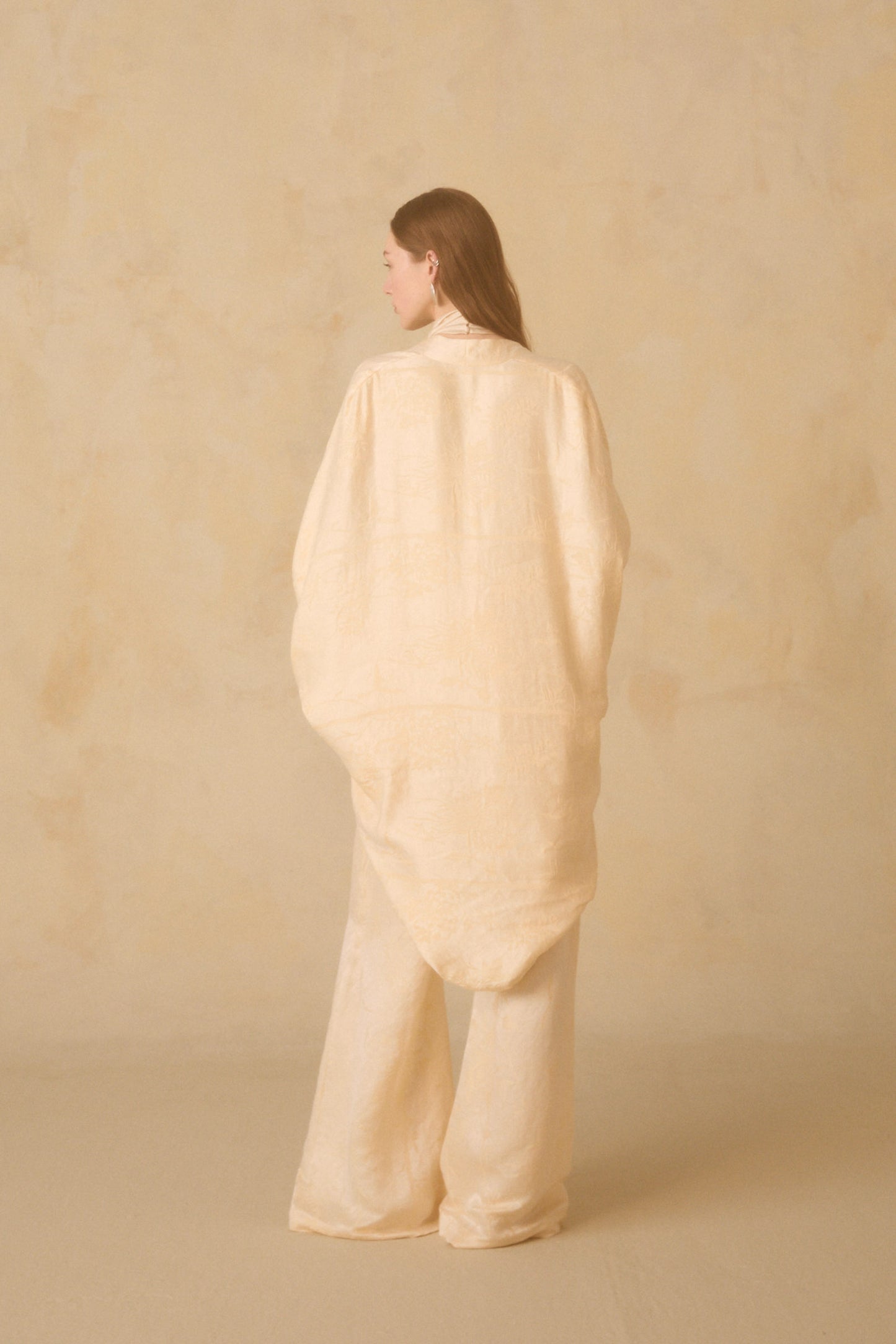 Chaqueta y pantalon Nara, top Tulip