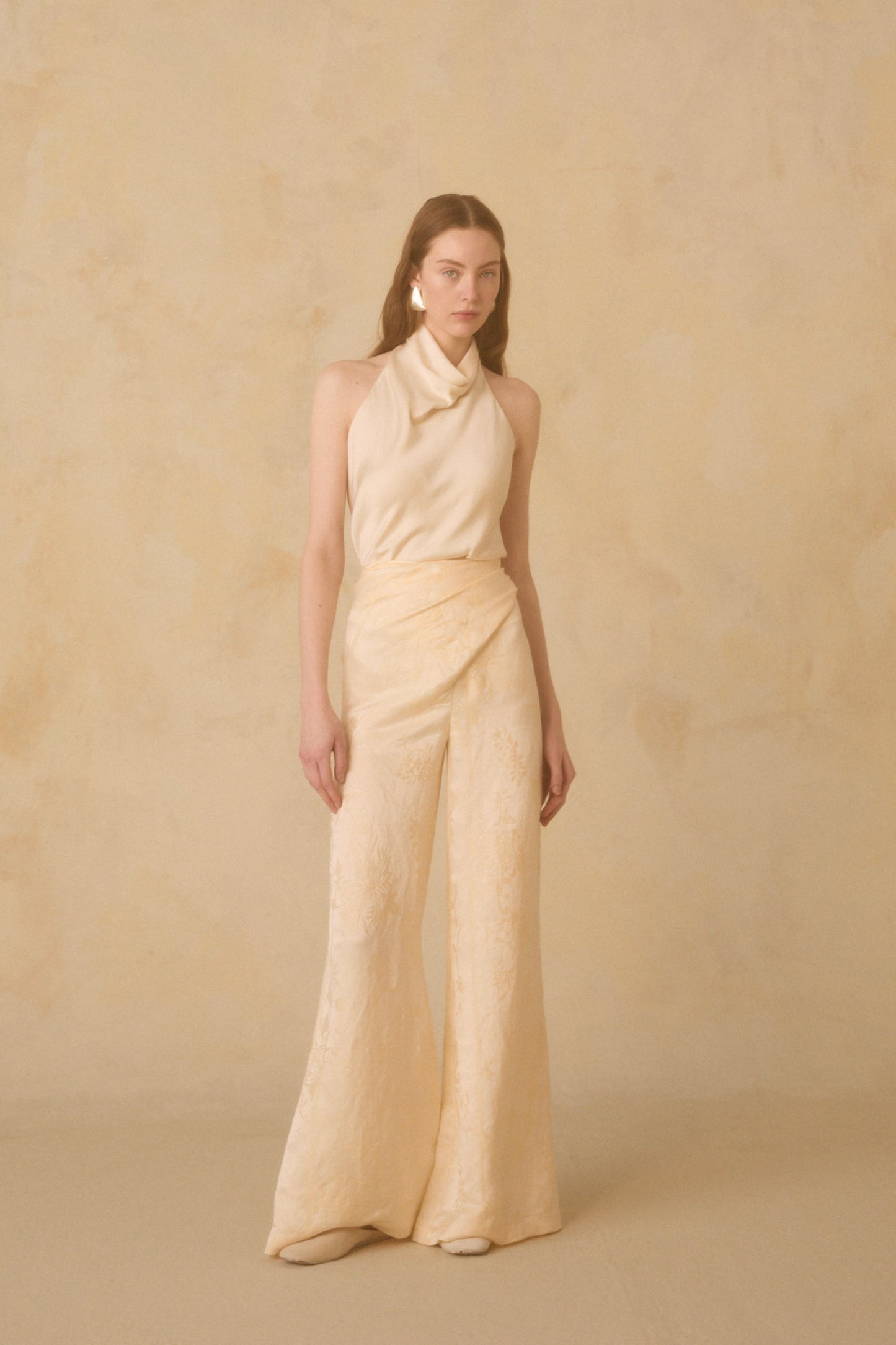 Chaqueta y pantalon Nara, top Tulip