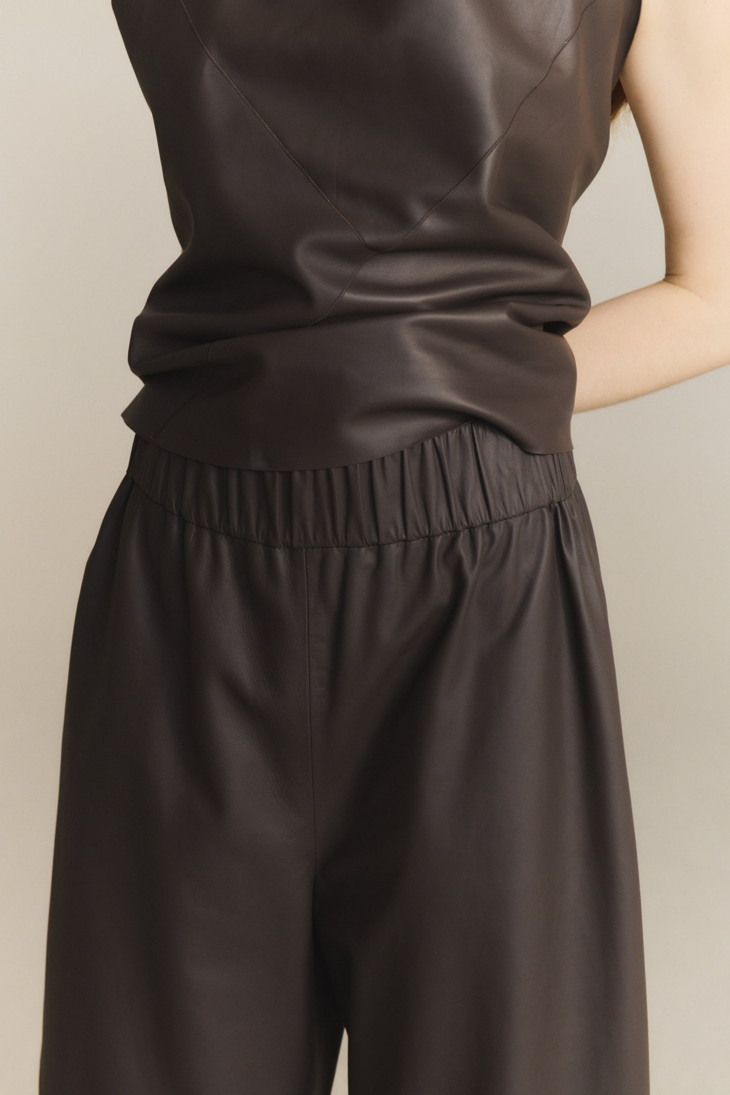 Rocco, pantalon de piel marron oscuro