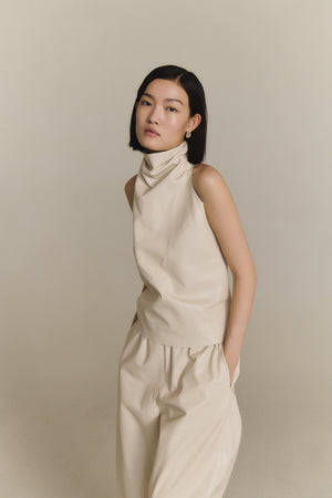 Tulip, top halter de piel arena