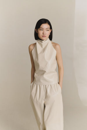 Tulip, top halter de piel arena