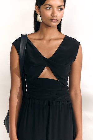 Tunez, crop top cruzado de seda negro