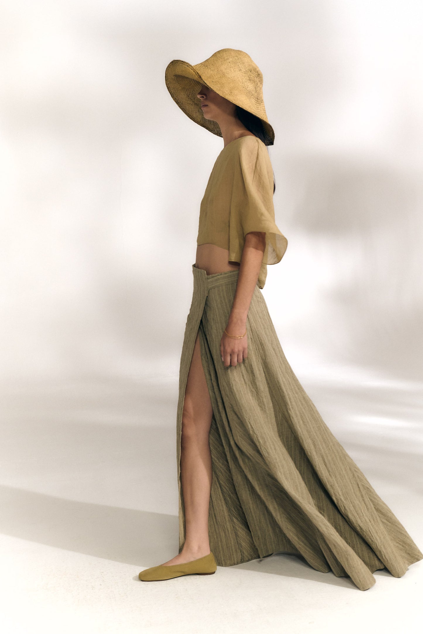 Nilo, falda larga envolvente de lino a rayas gris verde